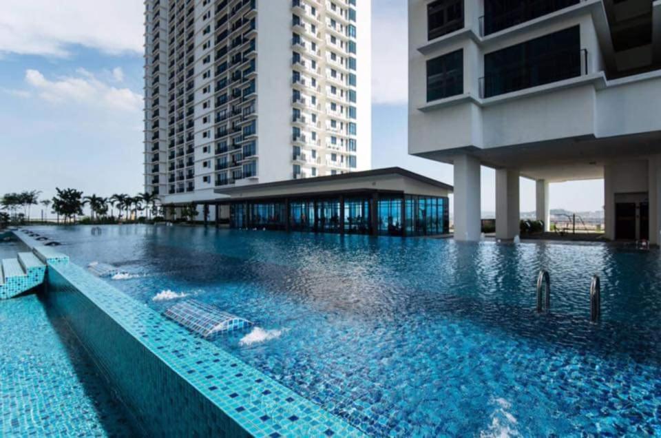 Vivian'S Studio Trefoil Setia Alam Shah Alam Exterior foto